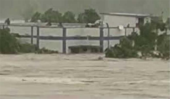 राचीं में 42 वर्षो में बनी नहर, 24 घंटे में बह गई