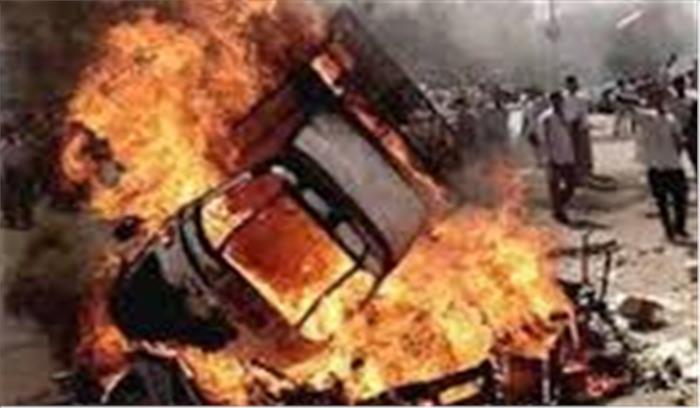 झारखंड में दो समुदायों में झड़प के दौरान 11 लोग घायल, 10 वाहन फूंके