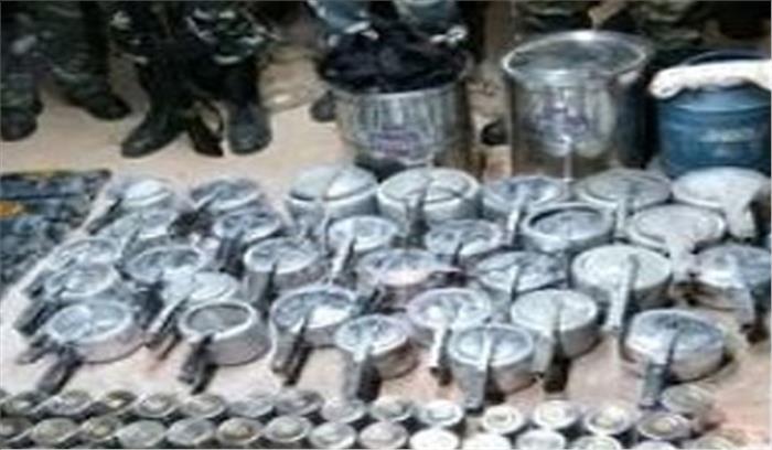झारखंड में नक्सली ठिकाने से भारी मात्रा में विस्फोटक बरामद