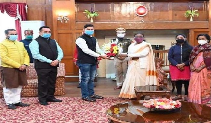 राज्यपाल द्रौपदी मुर्मू से मिला प्रतिनिधिमंडल, सौंपा ज्ञापन