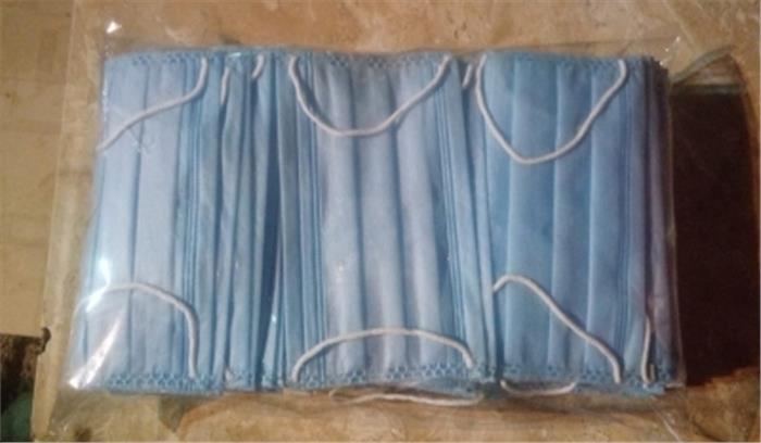 झारखंड में आदिवासी महिलाएं नीम के पत्तों से बना रहीं मास्क