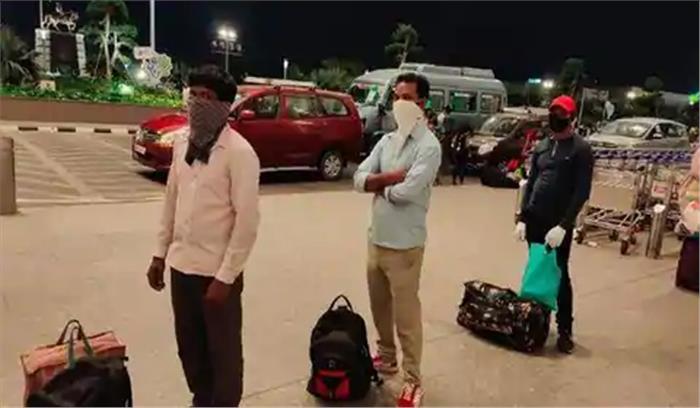 झारखंड में विमान से लाए गए 180 प्रवासी मजदूर