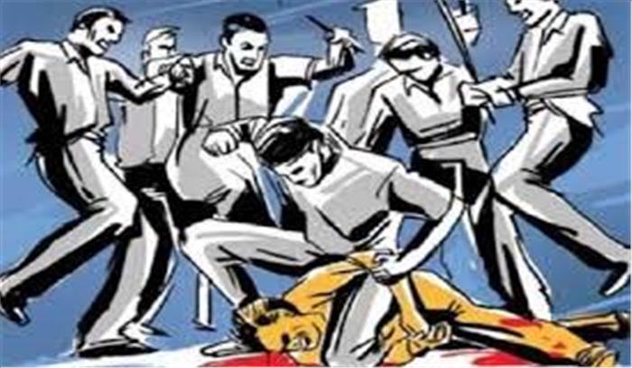 झारखंड में बच्चा चोरी के संदेह में मॉब लिंचिंग का शिकार हुआ व्यक्ति झारखंड में बच्चा चोरी के संदेह में मॉब लिंचिंग का शिकार हुआ व्यक्ति