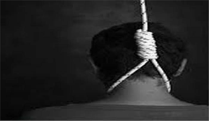 मंदिर के पास व्यक्ति ने फांसी लगाकर की आत्महत्या