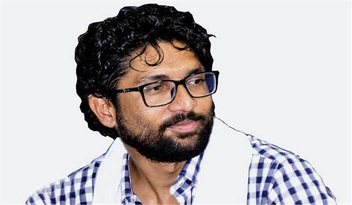 जिग्नेश मेवाणी व 100 अन्य को पुलिस ने हिरासत में लिया