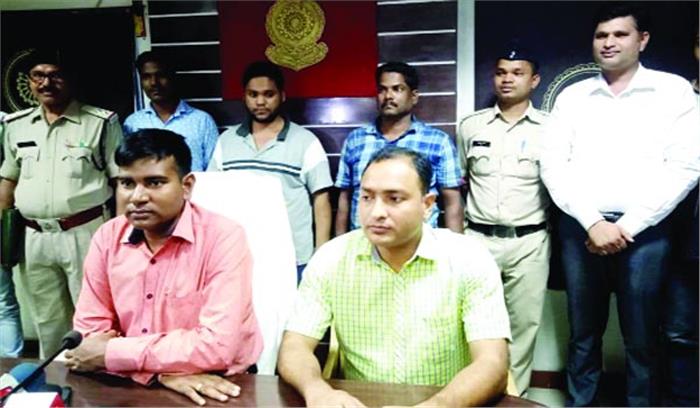 7 करोड़ की ठगी का फरार आरोपी पुत्र सहित अंबिकापुर से गिरफ्तार 7 करोड़ की ठगी का फरार आरोपी पुत्र सहित अंबिकापुर से गिरफ्तार