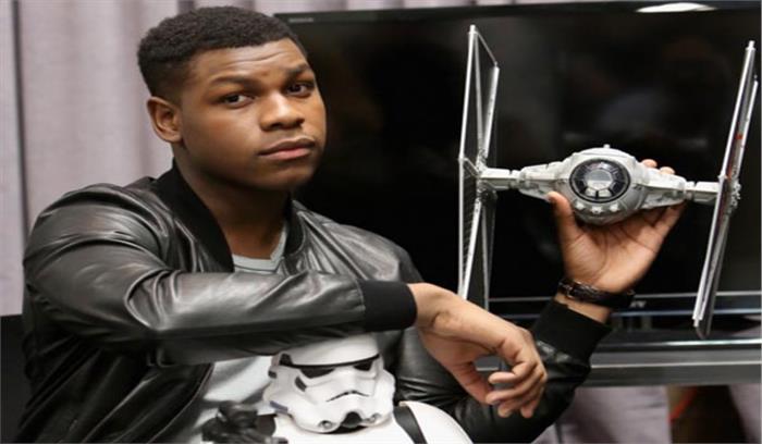 जॉन बोयेगा ने स्टार वार्स के सेट की तुलना डिज्नीलैंड से की