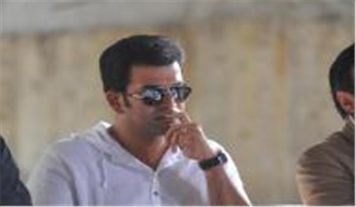 केरल के अभिनेता पृथ्वीराज और अन्य 50 दिनों के बाद जॉर्डन से लौटे केरल के अभिनेता पृथ्वीराज और अन्य 50 दिनों के बाद जॉर्डन से लौटे