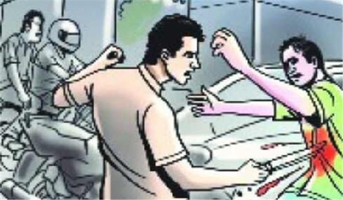 पत्रकार पर जानलेवा हमले की निन्दा करते हुए जिलाधिकारी को दिया ज्ञापन