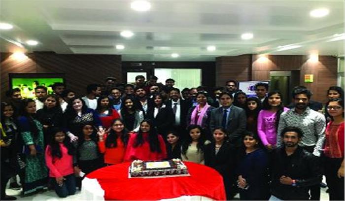 पूर्व छात्र सम्मेलन में छात्रों ने अपने अनुभव को बांटा