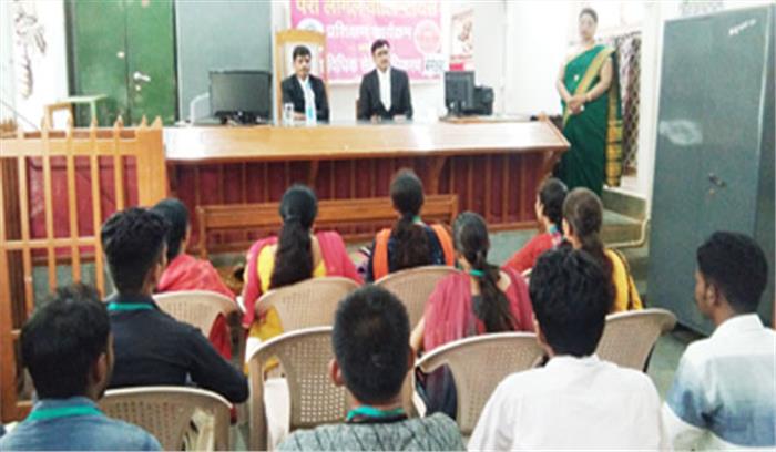 जिला न्यायाधीश ने नवनियुक्त पैरालीगल वालिंटियर्स को दिया प्रशिक्षण