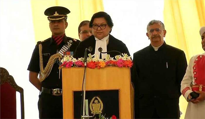 जम्मू एवं कश्मीर हाआकोर्ट की पहली महिला मुख्य न्यायाधीश के रूप में गीता मित्तल ने ली शपथ 