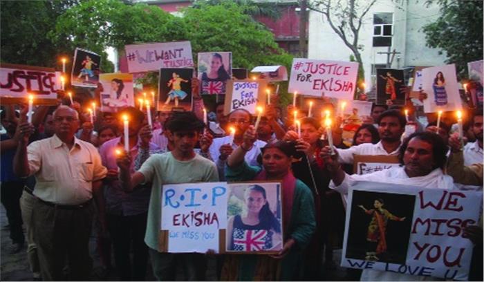 इंसाफ के लिए निकाला कैंडल मार्च इंसाफ के लिए निकाला कैंडल मार्च