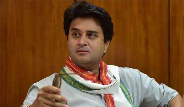 मध्यप्रदेश चुनाव :सिंधिया के रोड शो के दौरान एक वाहन की टक्कर से एक व्यक्ति घायल