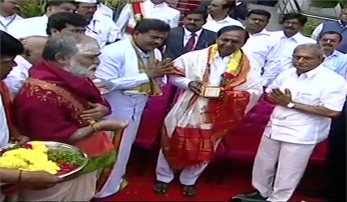 के. चंद्रशेखर राव ने ली मुख्यमंत्री पद की शपथ