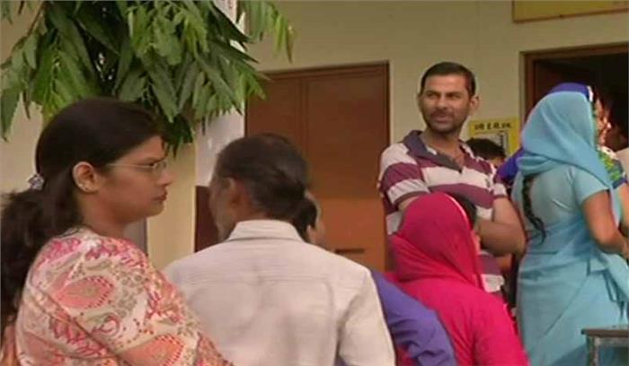 कैराना लोकसभा सीट की  73 बूथों पर पुनर्मतदान जारी 