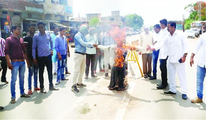 ब्लॉक कांग्रेस कमेटी नेें किया अमित शाह का पुतला दहन