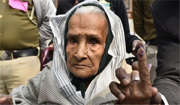 दिल्ली की सबसे उम्रदराज मतदाता कालीतारा ने मतदान किया