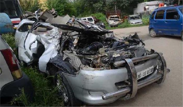 डंपर और इनोवा के बीच टक्कर, 5  की मौत 4घायल