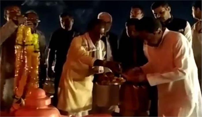 कमलनाथ ने सिद्धेश्वर हनुमान मंदिर में किया पूजन अर्चना कमलनाथ ने सिद्धेश्वर हनुमान मंदिर में किया पूजन अर्चना
