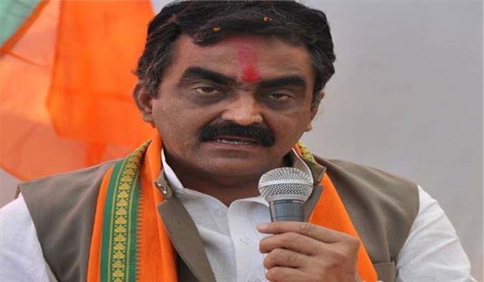 कमलेश्वर पटेल ने राकेश सिंह पर साधा निशाना कमलेश्वर पटेल ने राकेश सिंह पर साधा निशाना