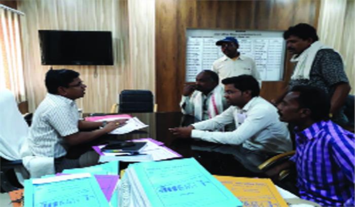 कन्हारपुरी के युवाओं ने आयुक्त को सौंपा ज्ञापन कन्हारपुरी के युवाओं ने आयुक्त को सौंपा ज्ञापन