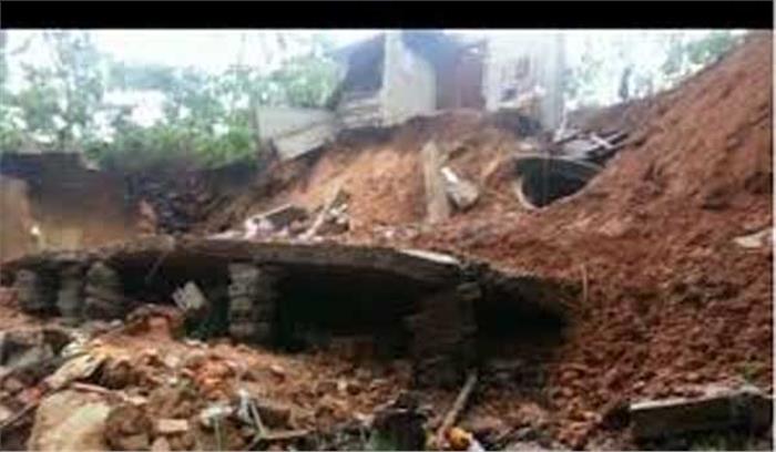 केरल में दीवार ढहने से एक महिला की मृत्यु केरल में दीवार ढहने से एक महिला की मृत्यु