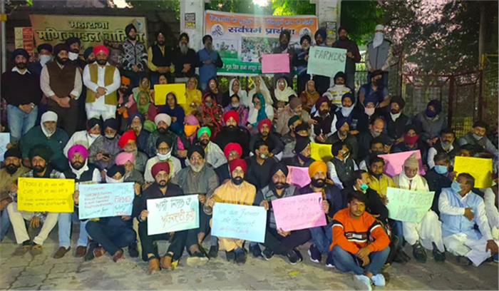 कानपुर में किसानों के समर्थन में सभी धर्म के लोगों ने दिया धरना