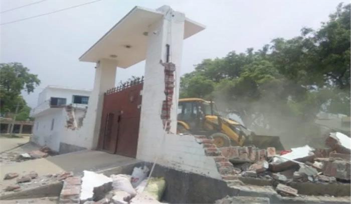 कानपुर कांड : चौबेपुर के पूर्व एसओ व दारोगा के. के शर्मा गिरफ्तार