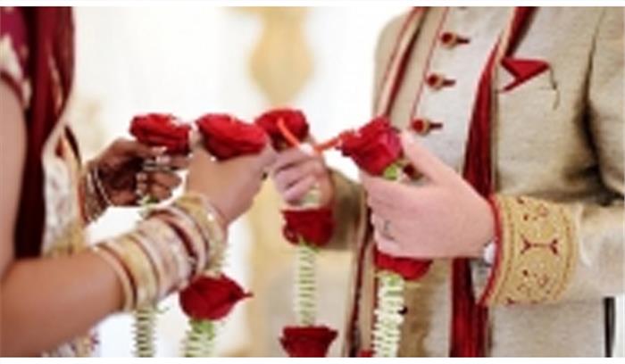 उप्र पुलिस ने थाने में कराई प्रेमी युगल की शादी