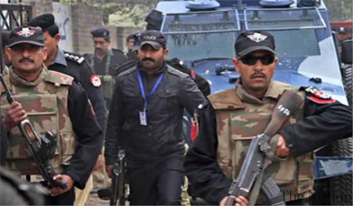 कराची में सुरक्षा बलों ने 8 आतंकवादियों को मार गिराया