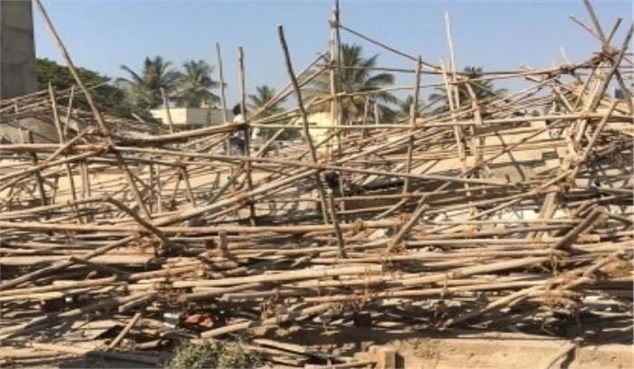 कर्नाटक के धारवाड़ में इमारत गिरी, 2 मरे, 50 फंसे