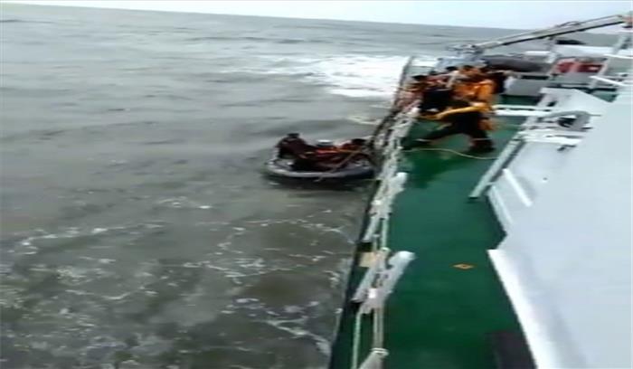 कर्नाटक : कोस्ट गार्ड ने 24 मछुआरों को बचाया