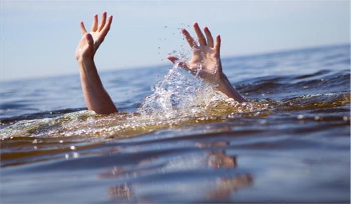 कर्नाटक : डूबते हुए को बचाया