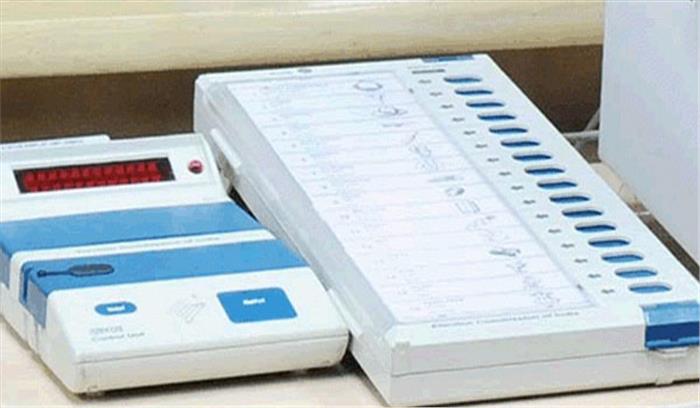 कर्नाटक : ईवीएम में खराबी से मतदान में हुई देरी