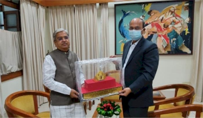 कर्नाटक के उपमुख्यमंत्री ने 140 ग्राम का स्वर्ण मुकुट राज्य संपत्ति के तौर पर घोषित किया