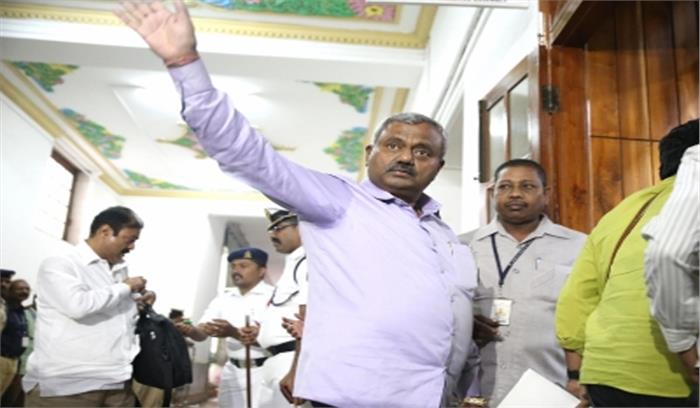 कर्नाटक : कांग्रेस की मांग, बागी विधायकों को अयोग्य ठहराएं