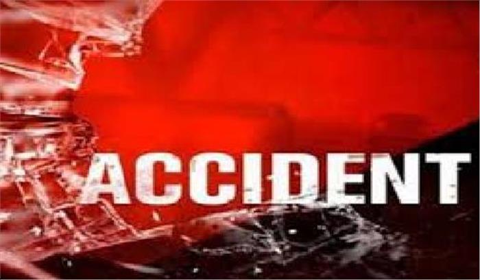 कर्नाटक: आटो और लॉरी की टक्कर में 4 लोगों की मौत