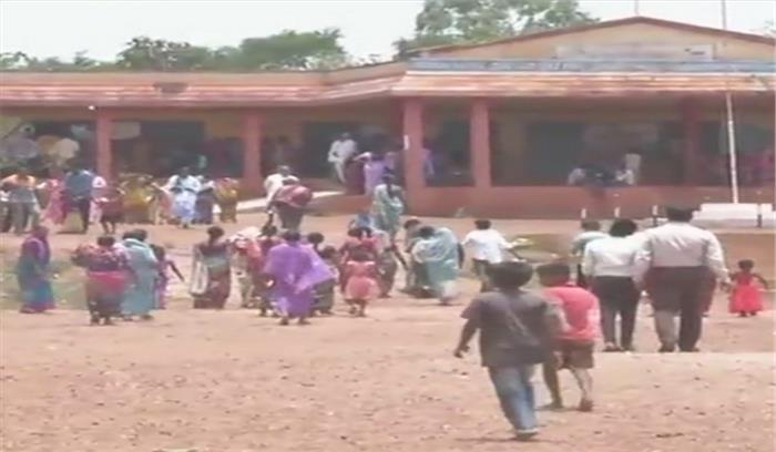 कर्नाटक विधानसभा चुनाव: 12 बजे तक 25 से 30 फीसदी मतदान कर्नाटक विधानसभा चुनाव: 12 बजे तक 25 से 30 फीसदी मतदान