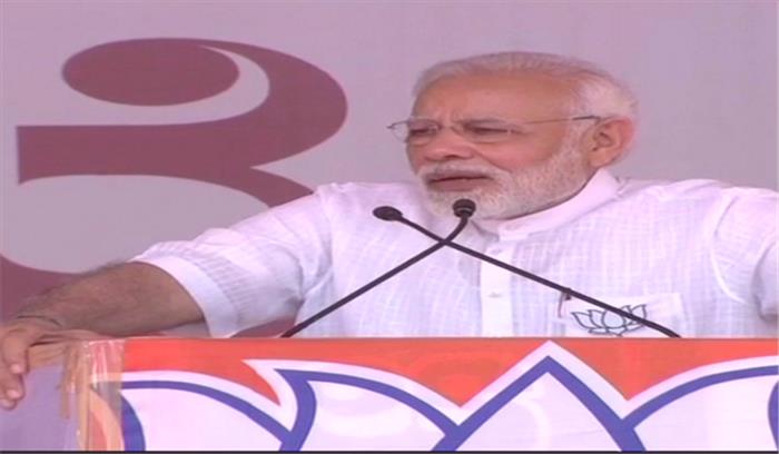 पीएम मोदी ने मनमोहन सिंह पर साधा निशाना कहा- हमारा रिमोट कंट्रोल जनता के पास