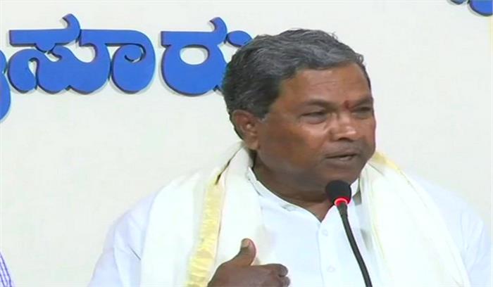 भाजपा अंग्रेजी या कन्नड़ में करे हमसे बात: सिद्धारमैया