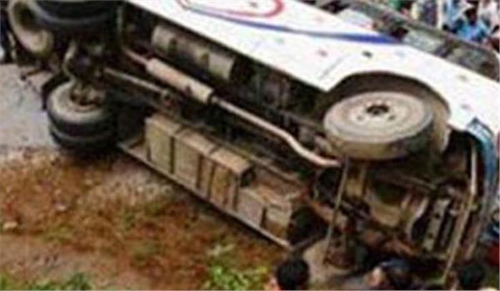 कर्नाटक में अलग-अलग सड़क हादसों में 13 लोगों की मौत