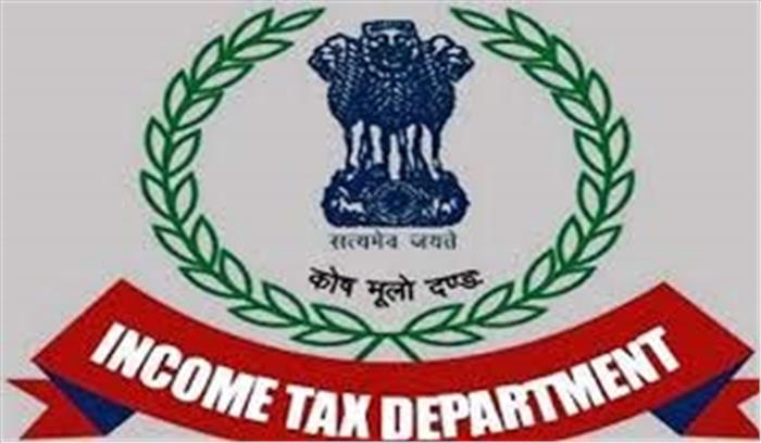 कर्नाटक में आयकर अधिकारियों ने कई स्थानों पर छापे मारे