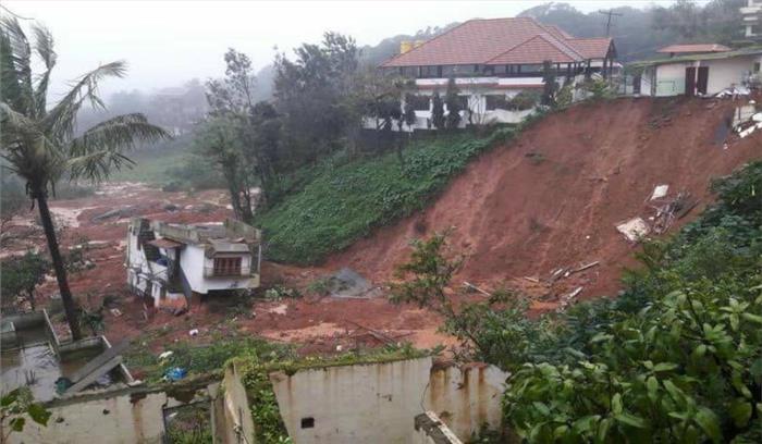 भूस्खलन और बाढ़ से बेहाल कर्नाटक, बचाव व राहत अभियान जारी 