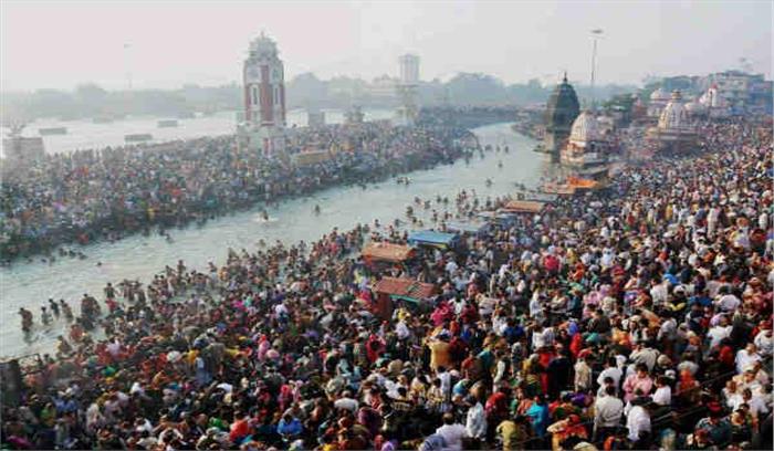 कार्तिक पूर्णिमा पर श्रद्घालुओं ने किया गंगा स्नान