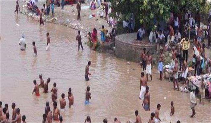 कार्तिक पूर्णिमा के अवसर पर गंगा-गंडक संगम पर लाखों श्रद्धालु लगा रहे डुबकी कार्तिक पूर्णिमा के अवसर पर गंगा-गंडक संगम पर लाखों श्रद्धालु लगा रहे डुबकी