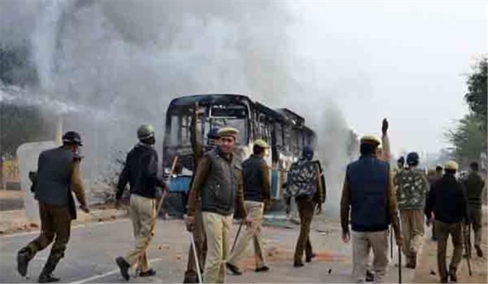 कासगंज हिंसा:  सोशल मीडिया पर अफवाह फैलाने वालों पर शिकंजा, एक गिरफ्तार