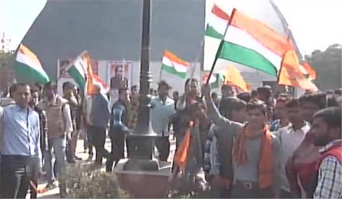  यूपी: VHP ने निकाली तिरंगा यात्रा, डीएम को सौंपा ज्ञापन