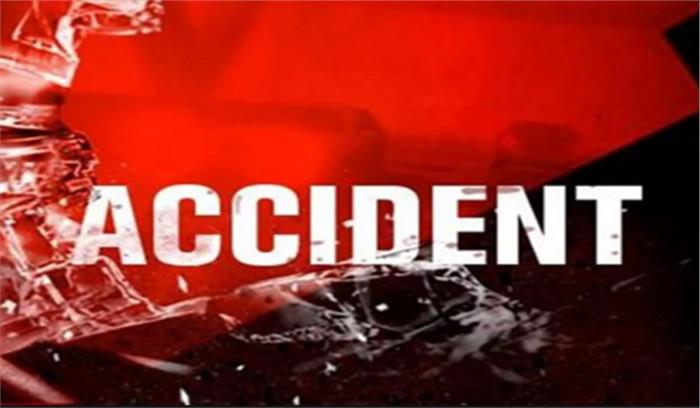 बस पलटने से दो महिलाओ सहित तीन श्रद्वालुओं की मौत, 20 घायल बस पलटने से दो महिलाओ सहित तीन श्रद्वालुओं की मौत, 20 घायल