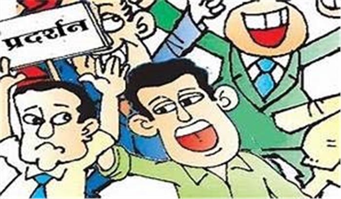 बीएचयू अस्पताल एमटीएस कर्मियों का धरना-प्रदर्शन, हजारों मरीज परेशान